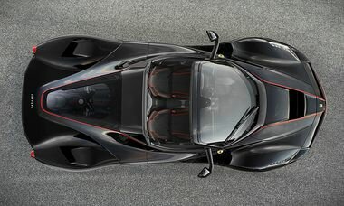 FERRARI Der Spider wird mit Soft- und Hardtop ausgeliefert